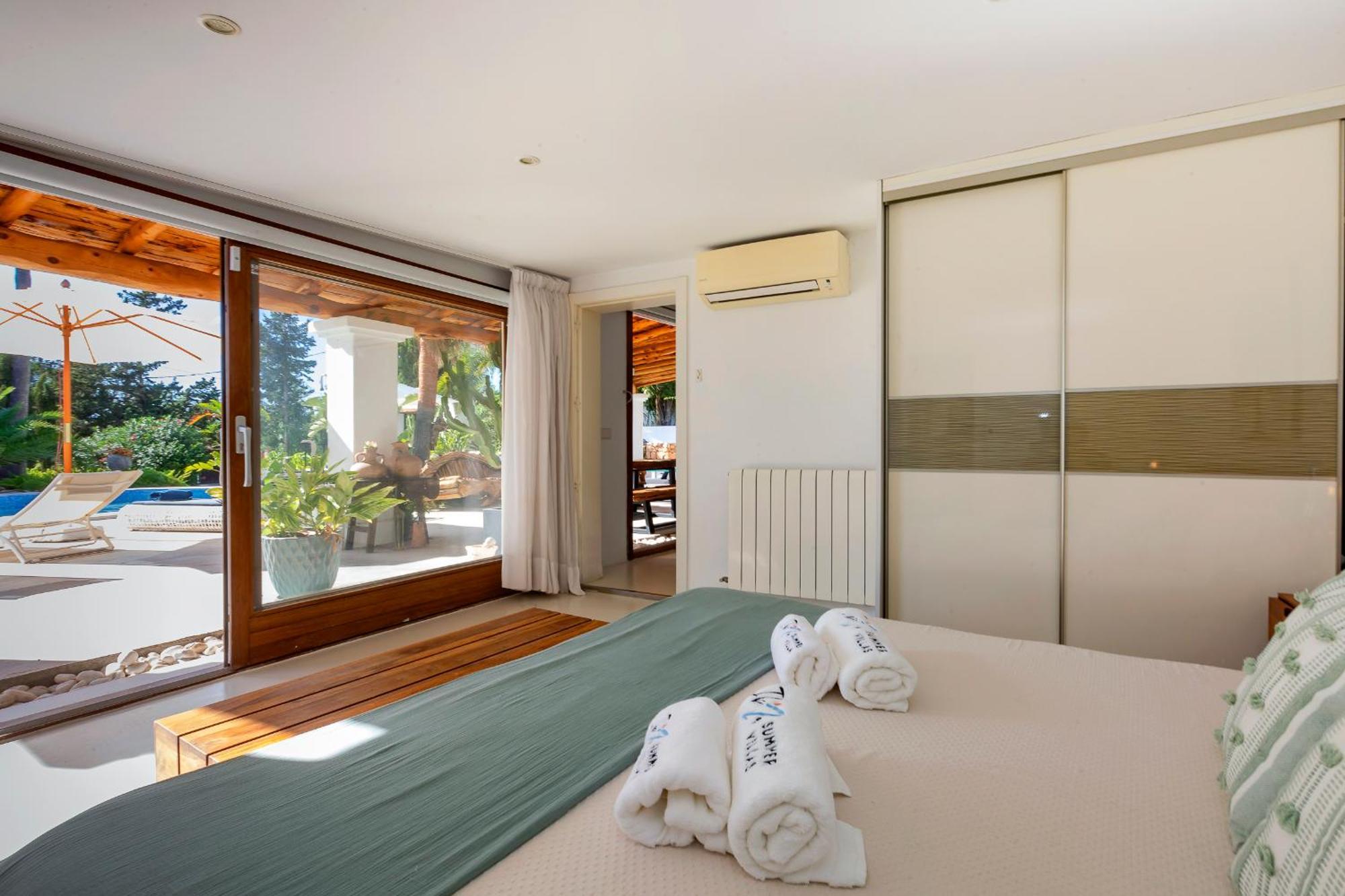 Villa Near Ibiza Town Sleeps 11 To 13 Guests Can Furnet Eksteriør billede