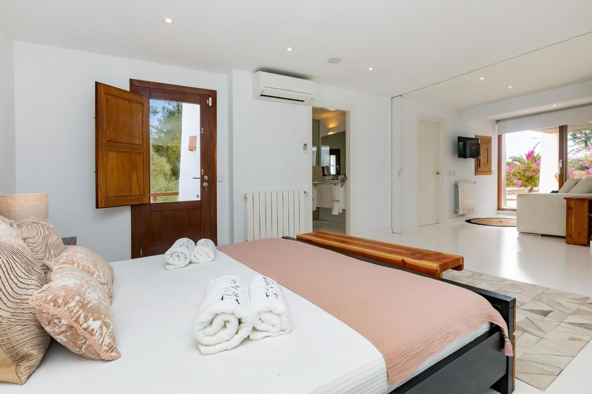Villa Near Ibiza Town Sleeps 11 To 13 Guests Can Furnet Eksteriør billede